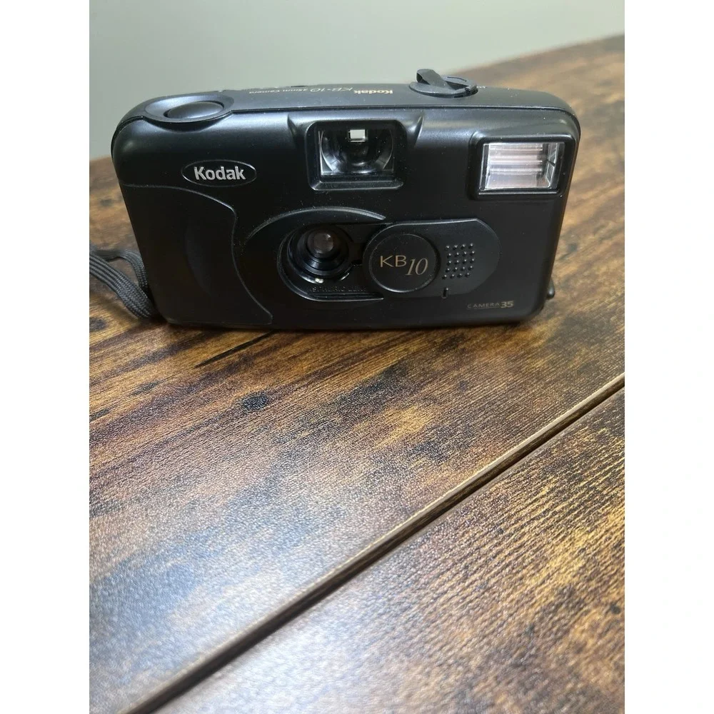 Vintage VIVITAR EZ35 35mm Focus Free Film Point And Shoot Film Camera